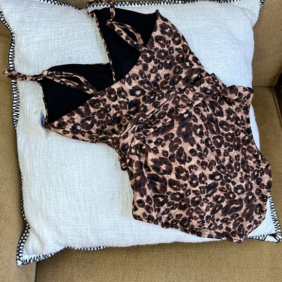 NWT Aerie Leopard Wrap Around One Piece Swimsuit - Picture 4 of 7